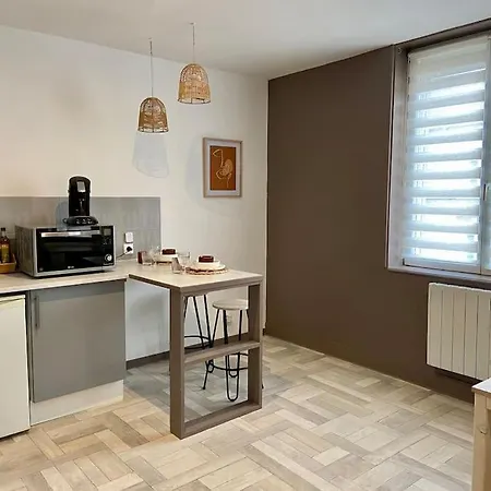 Avec Balcon Proche Gare Apartman *