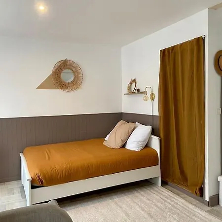 Avec Balcon Proche Gare Apartman *